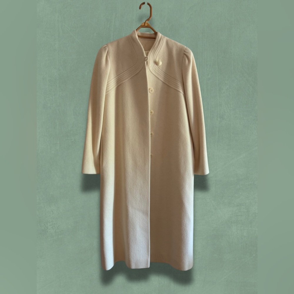 ❌ SOLD ❌
Vintage Cream Fleurette of California Wool + Angora Blend Coat